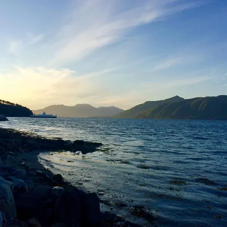 Cosy Chalet, 100m2 With Fjordview! Lauvstad