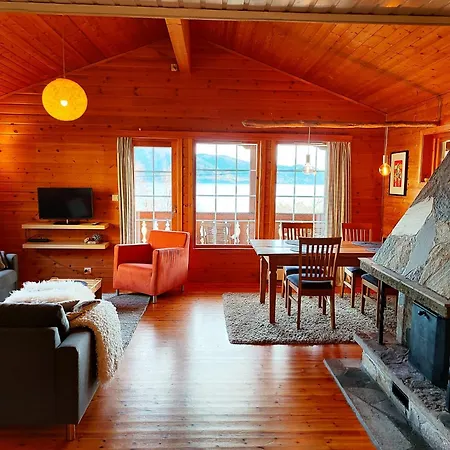 Cosy Chalet, 100m2 With Fjordview! Lauvstad