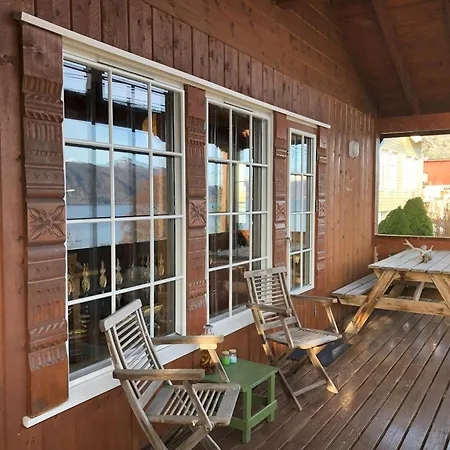 Cosy Chalet, 100m2 With Fjordview! Chaleter