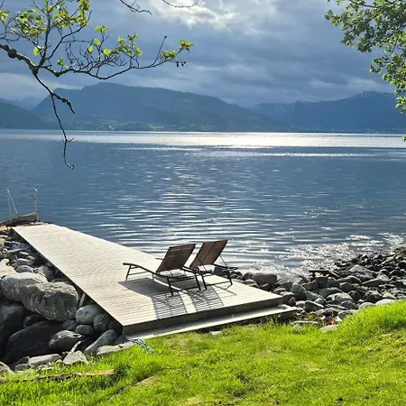 Cosy Chalet, 100m2 With Fjordview! Lauvstad