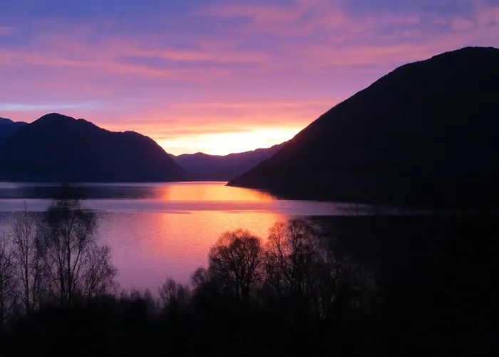 Cosy Chalet, 100m2 With Fjordview! Chaleter Lauvstad