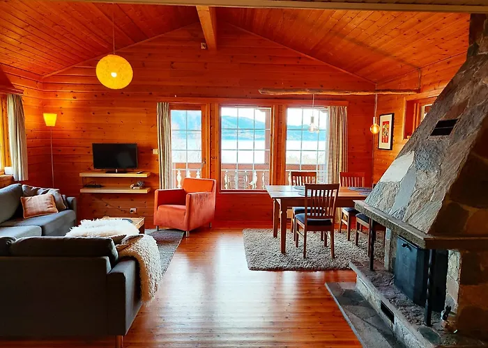 Cosy Chalet, 100m2 With Fjordview! Lauvstad