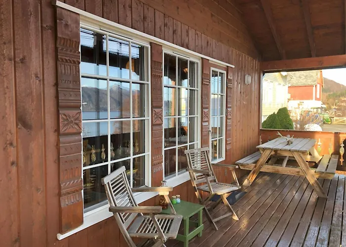 Cosy Chalet, 100m2 With Fjordview! Chaleter