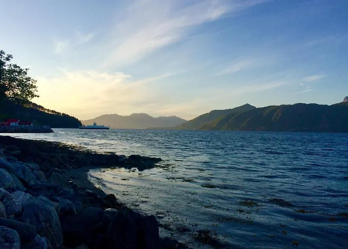 Cosy Chalet, 100m2 With Fjordview! Lauvstad